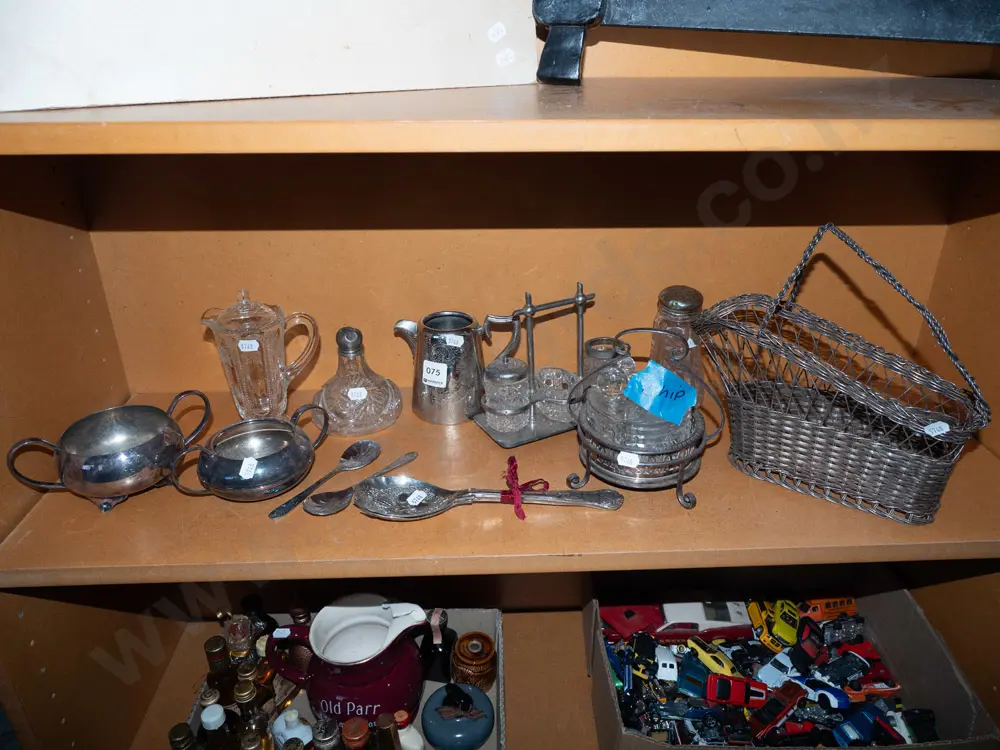 shelf; basket, plated ware, condiment sets - 1 has chips etc Image 1++