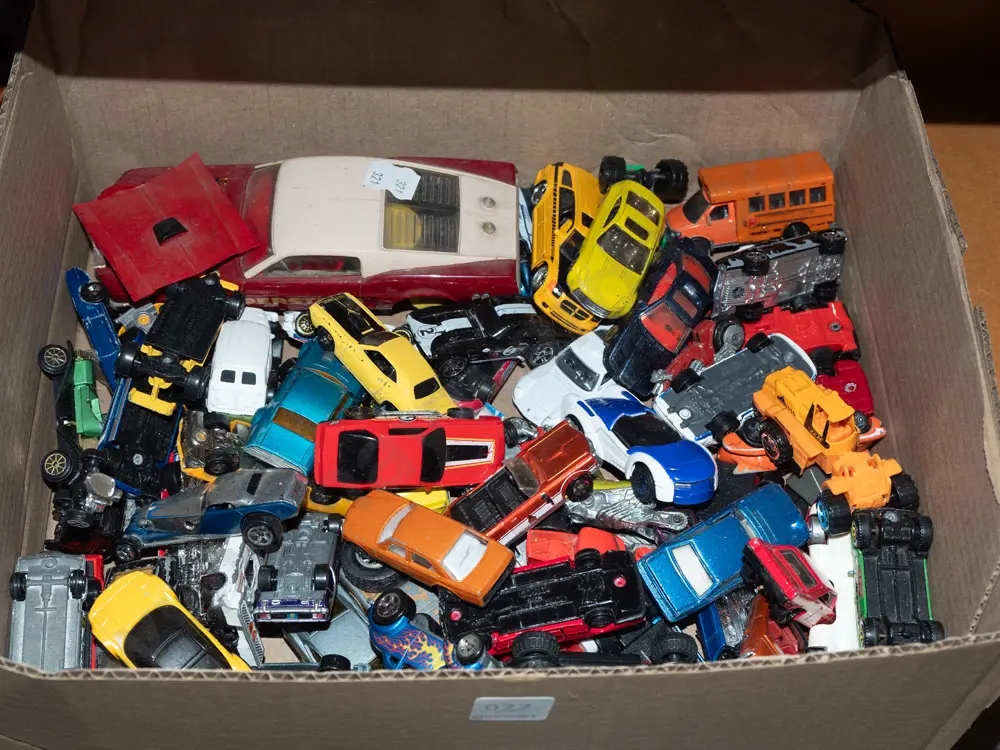 box of model vehicles Image 1++