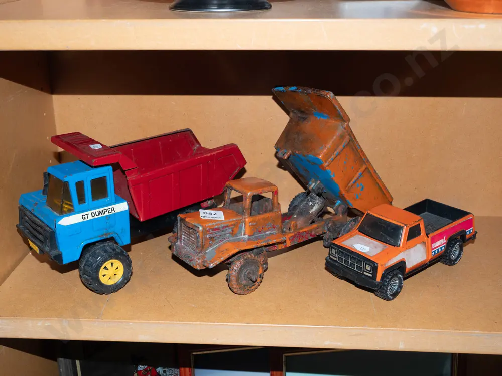 3x toy vehicles Image 1++