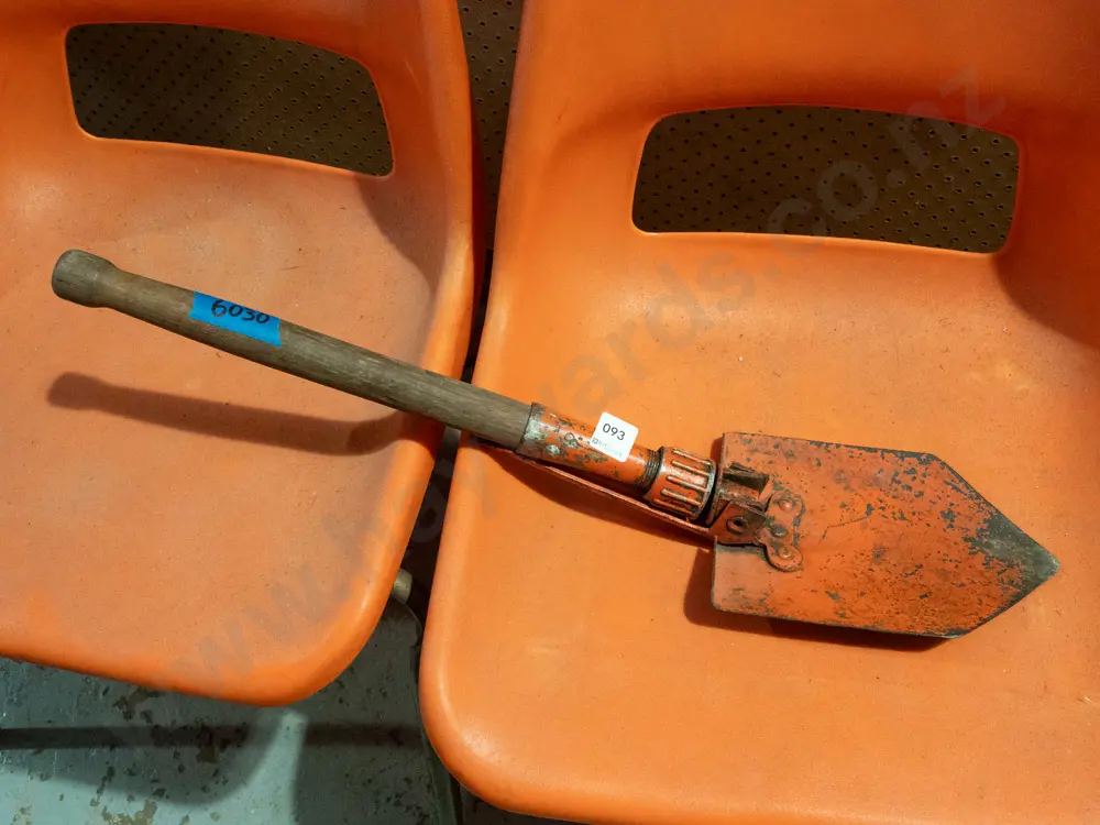 trenching shovel Image 1++