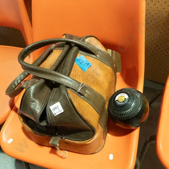 vinyl bowls bag and 4x lawn bowls