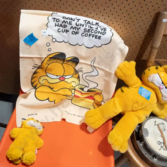 2x Garfield toys, tea towel
