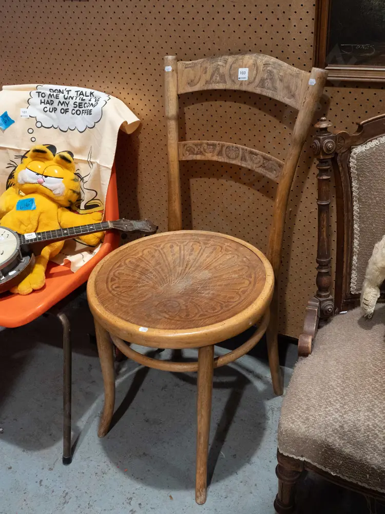 pressed wood dining chair Image 1++