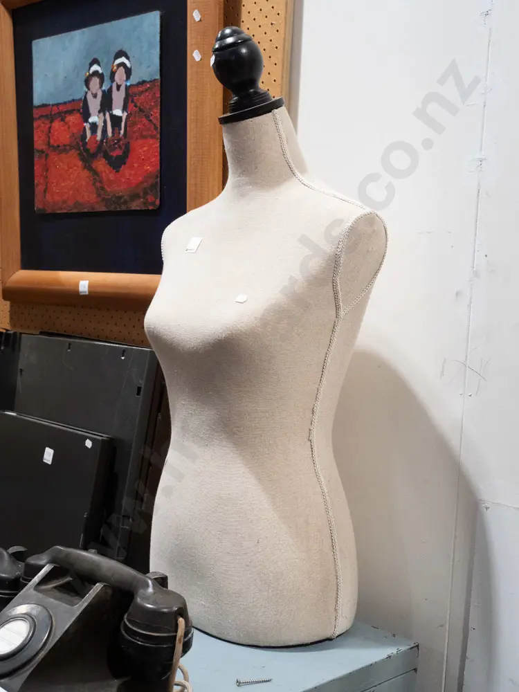 female shop mannequin torso - no stand H800 Image 1++