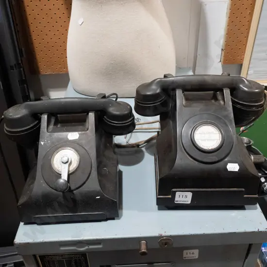 2x vintage telephones