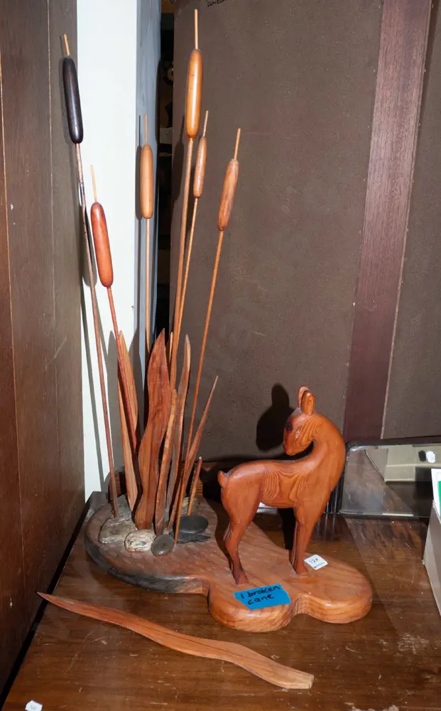 wooden table top ornament - has damage H770 Image 1++