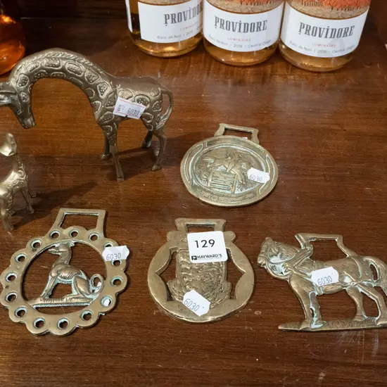 horse brasses, 2x giraffe figurines H110