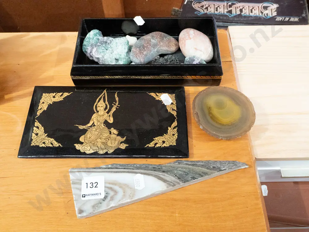 Indonesian lacquer trinket box, gem and polished stones Image 1++
