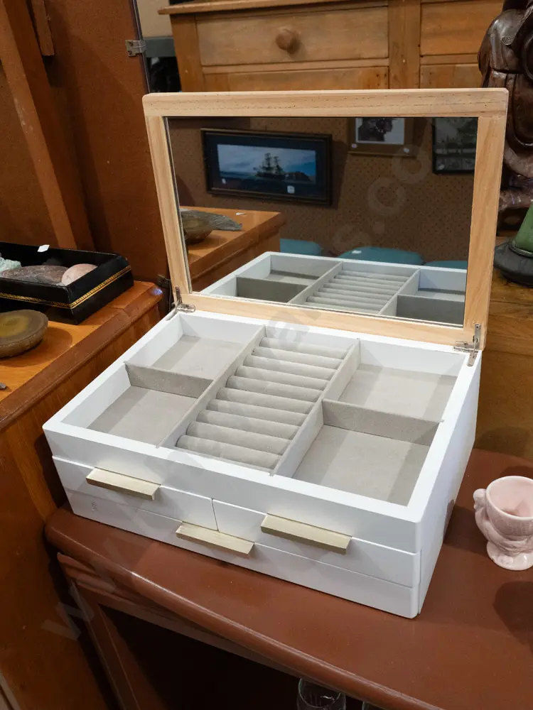 small 4 drawer jewellery chest H120 W340 D230 Image 1++