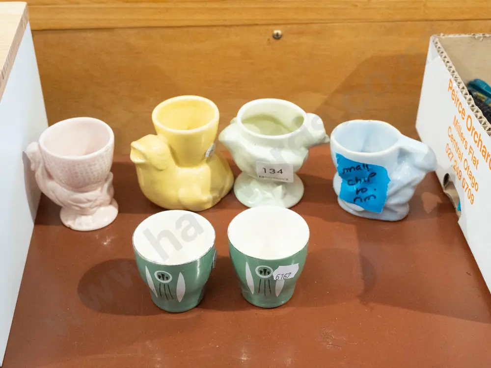 6x egg cups - some have small chips/cracks Image 1++