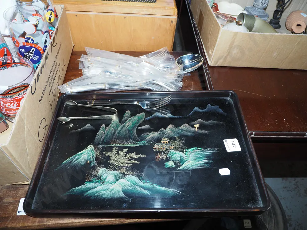 Japanese lacquer tray with plated and gold cutlery Image 1++