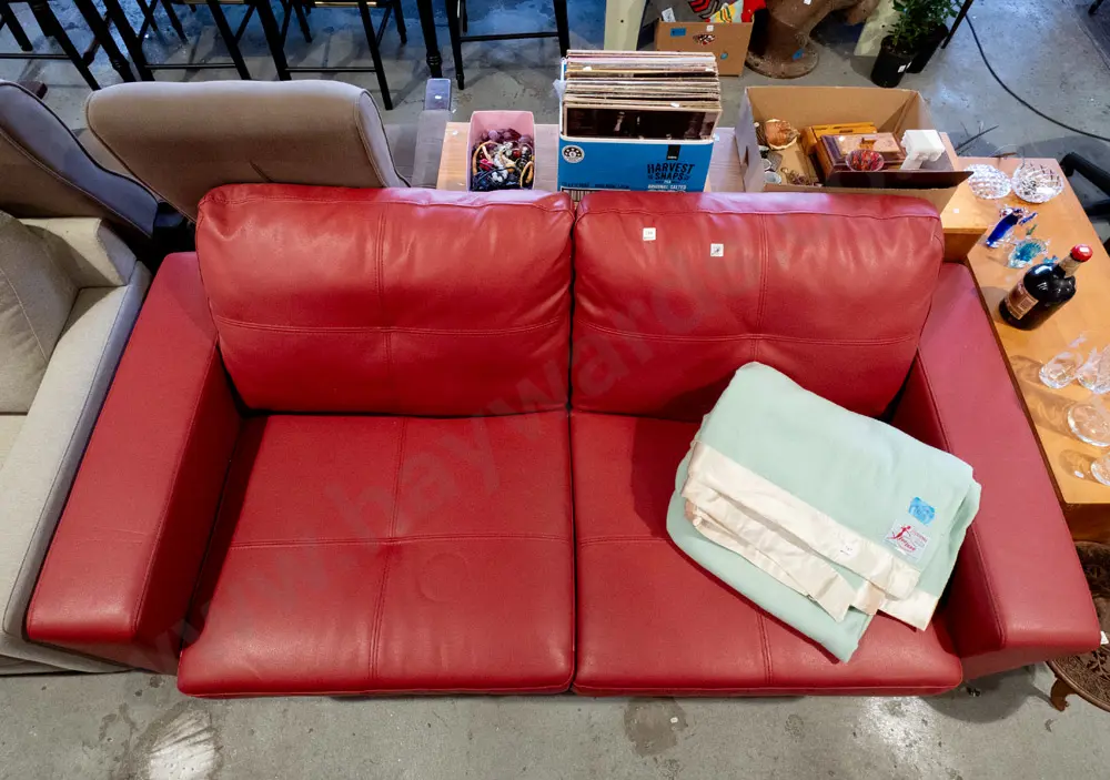 red leather 3 seater settee divan bed H1000 W2000 D930 Image 1++