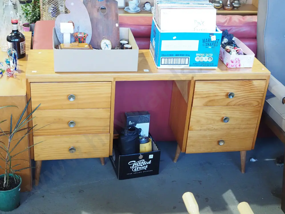 solid pine 6 drawer desk H720 W1330 D350 Image 1++