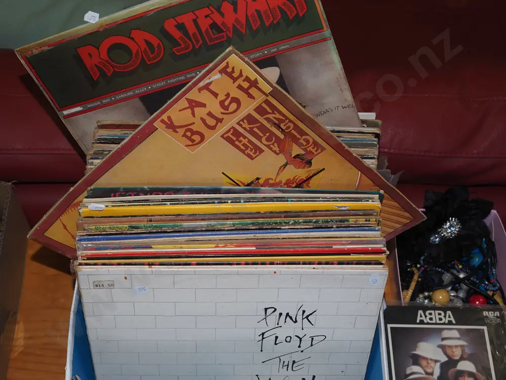 box of LPs; Pink Floyd, The Dudes, Queen etc Image 1++