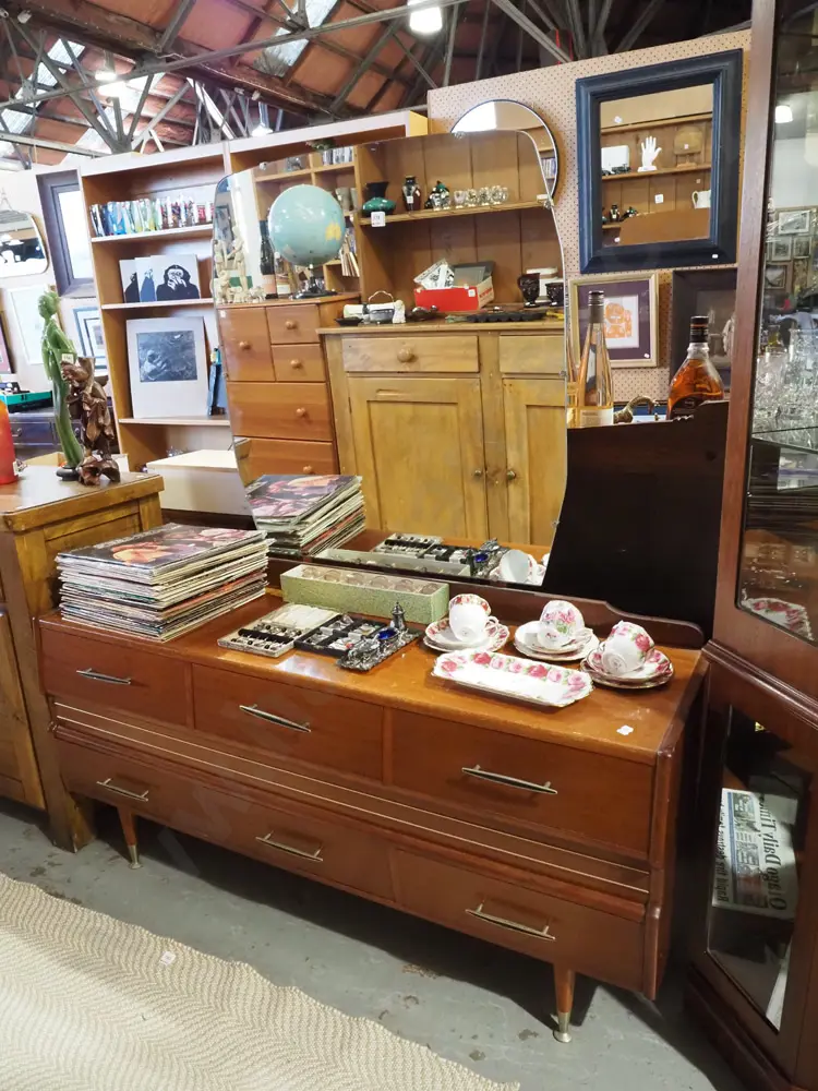 mid century mahogany 6 drawer mirror back dresser H1520 W1380 D400 Image 1++
