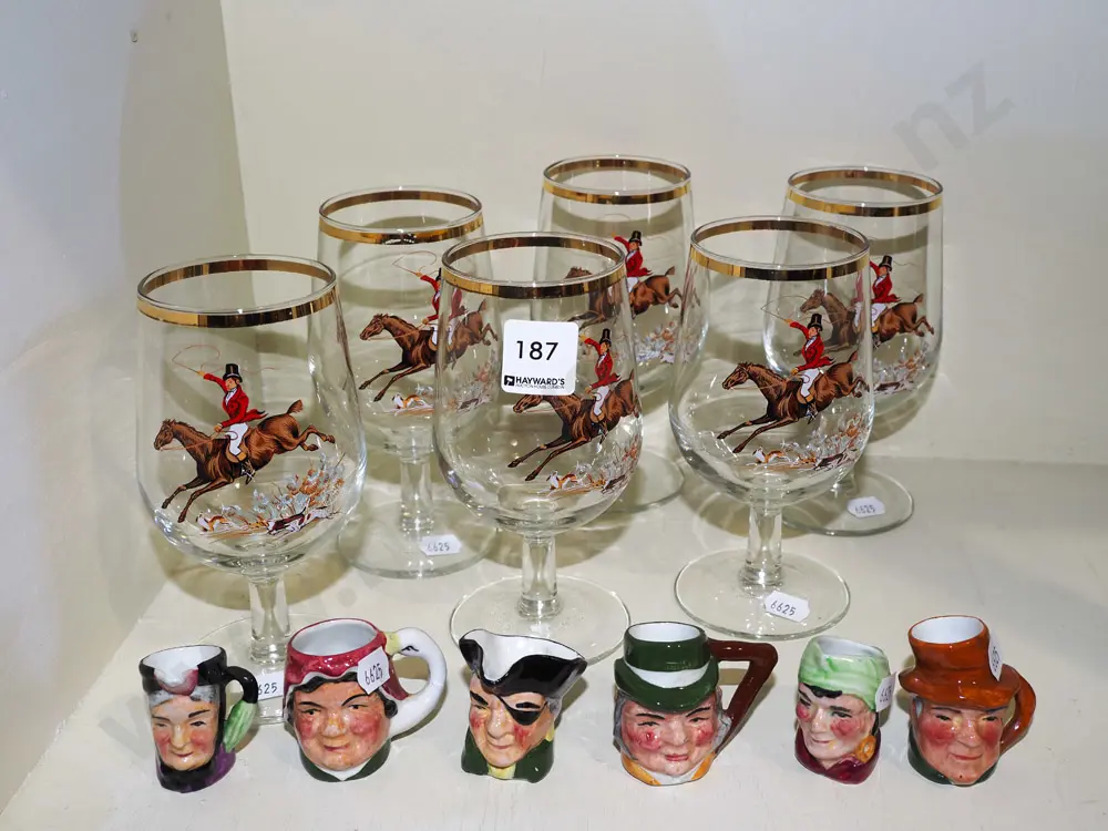 6x hunting themed and gold wine glasses, 6x small toby jugs Image 1++