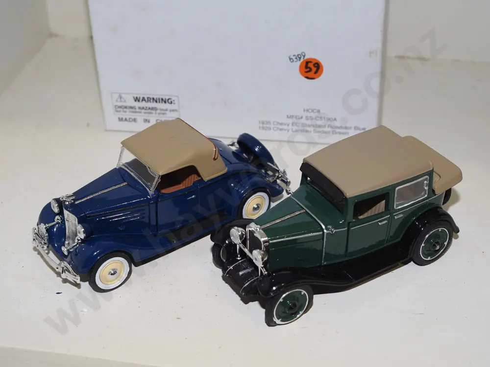 pair of diecast model vehicles Image 1++