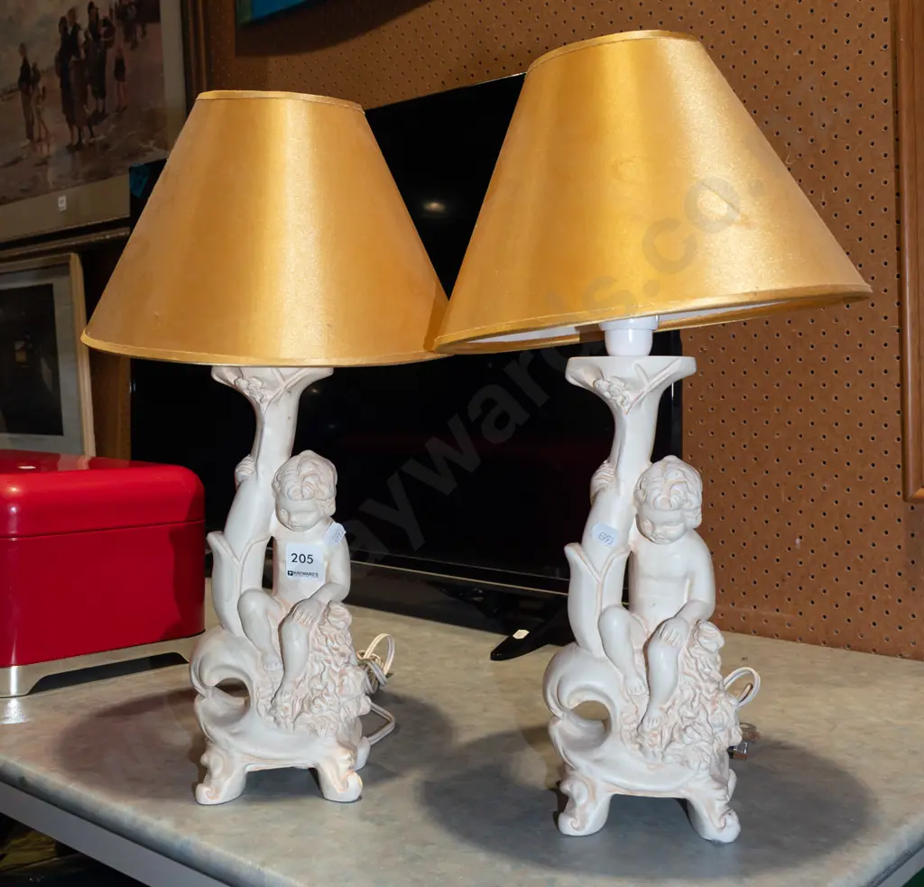 pair of figural based table lamps H4440 Image 1++