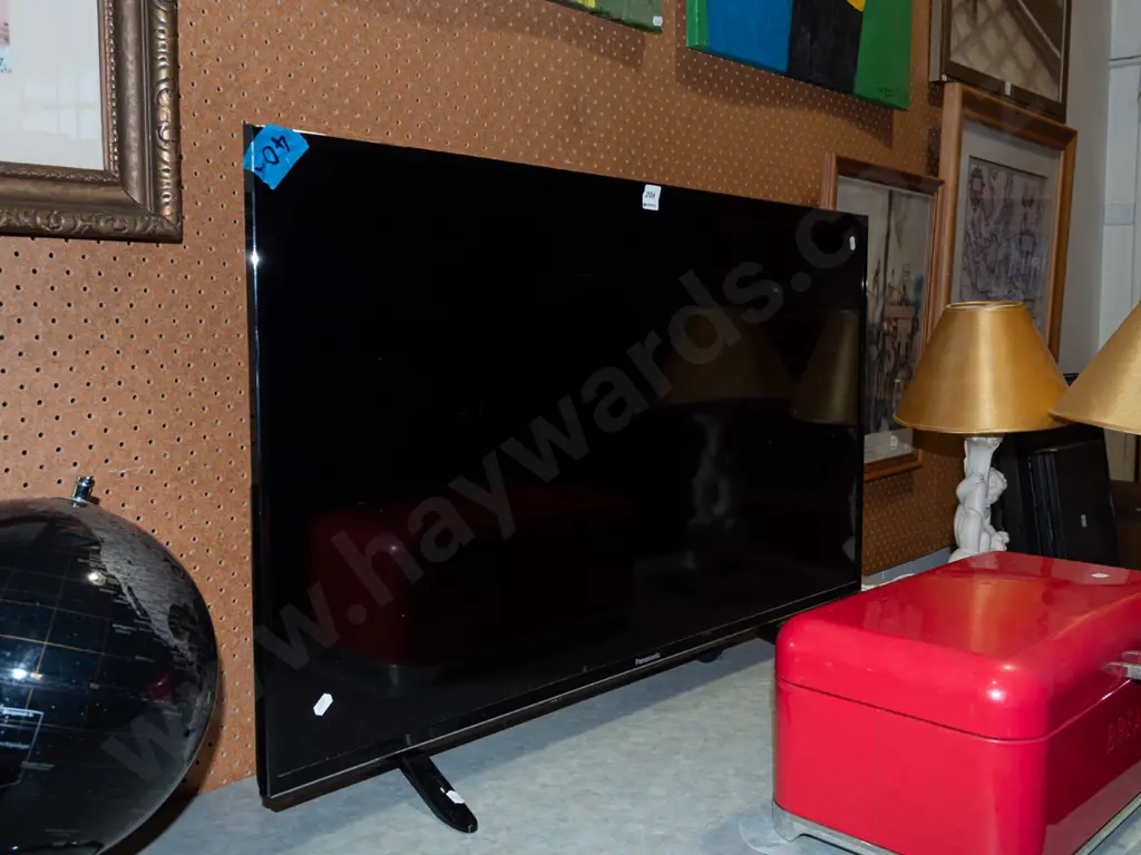 Panasonic 40" TV Image 1++