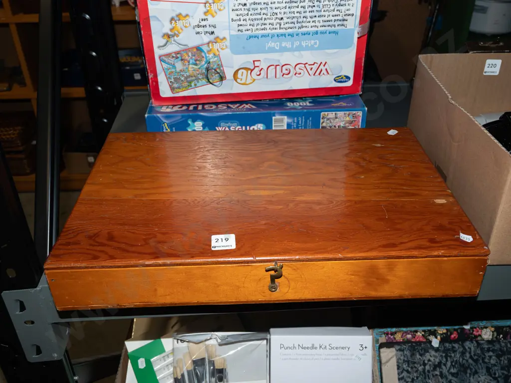 oregon slide projector/case Image 1++