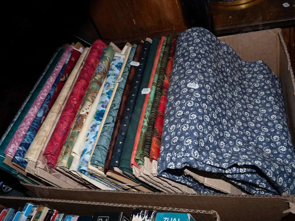 box of fabric pieces Image 1++