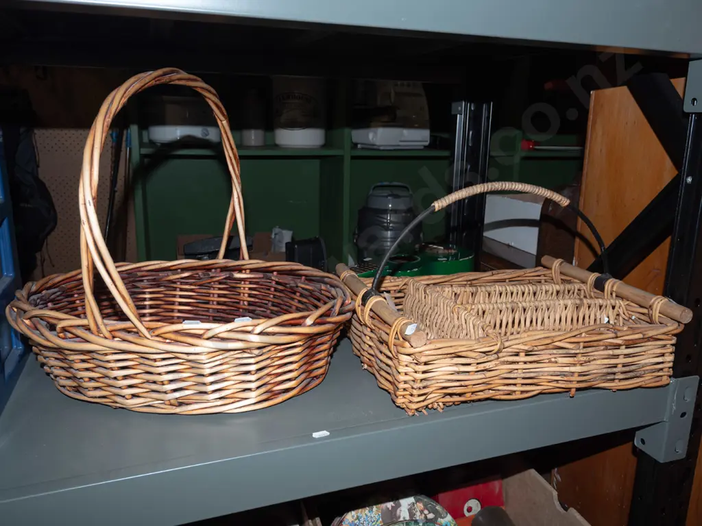 cane cutlery basket, 1 other basket Image 1++