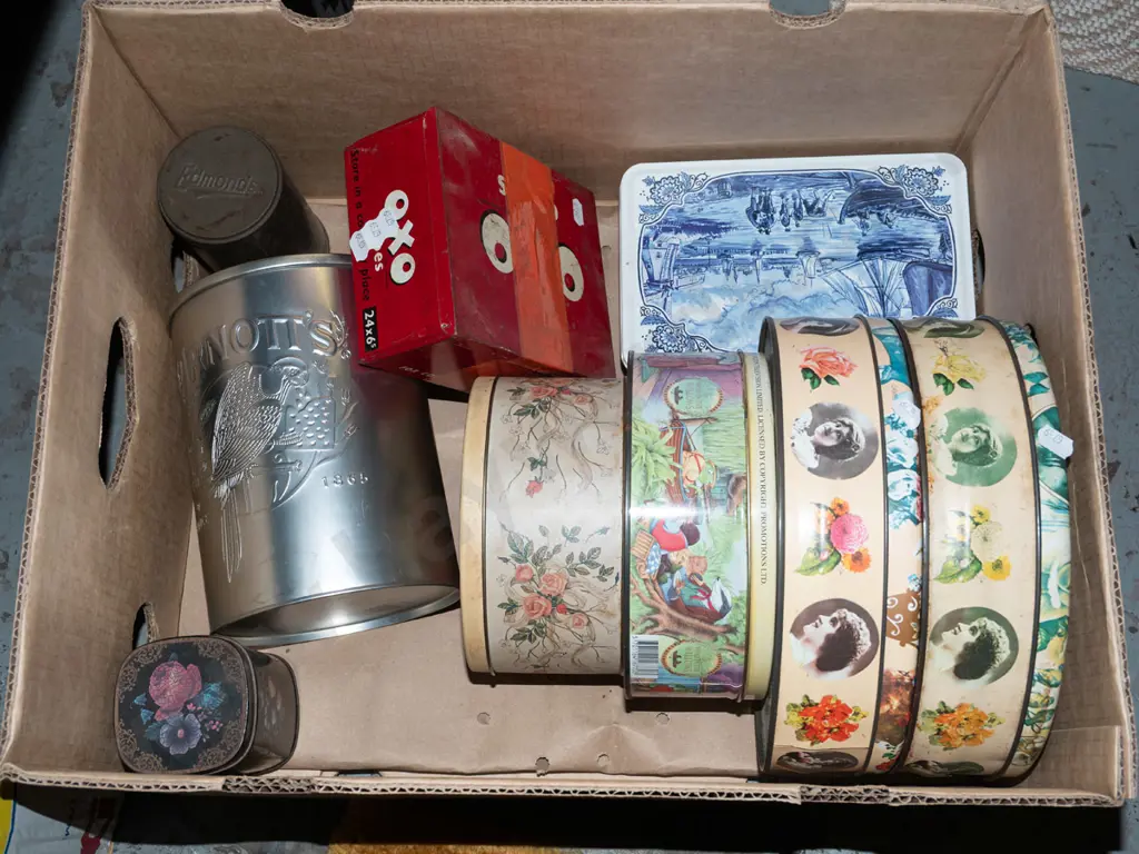 box; various tins Image 1++