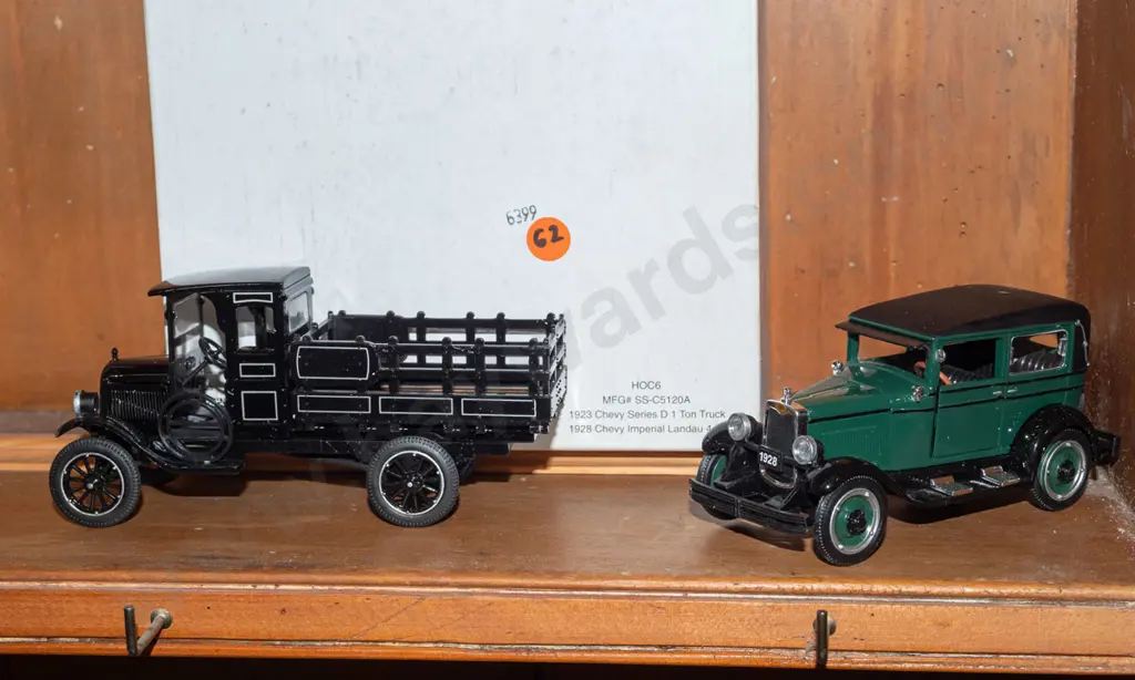 2x diecast model vehicles Image 1++