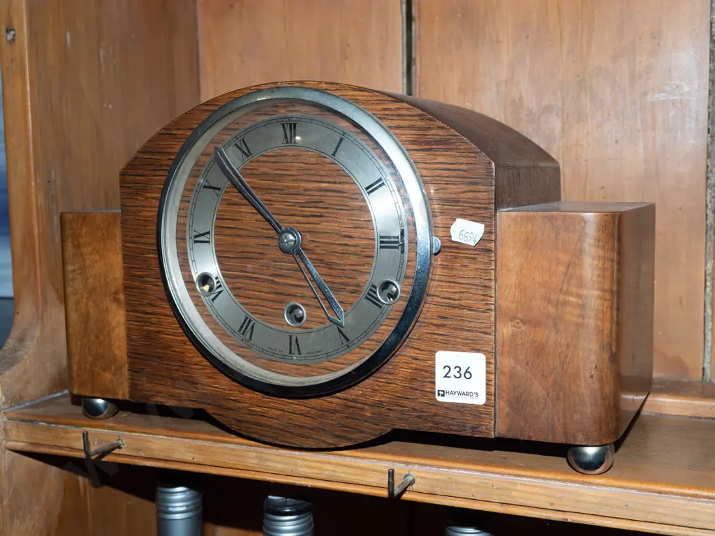 wood cased mantle clock Image 1++