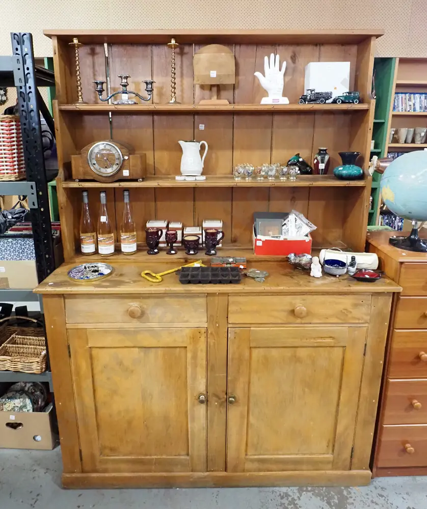 kauri Welsh dresser with 2 doors, 2 drawers, plate rack - some signs of borer Image 1++