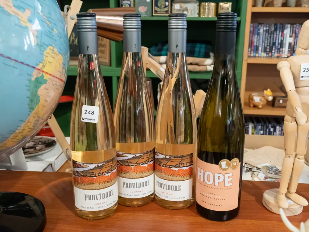 1x  Hope 2020 riesling, 3x bottles of Providore blanc de noir 2018 Image 1++