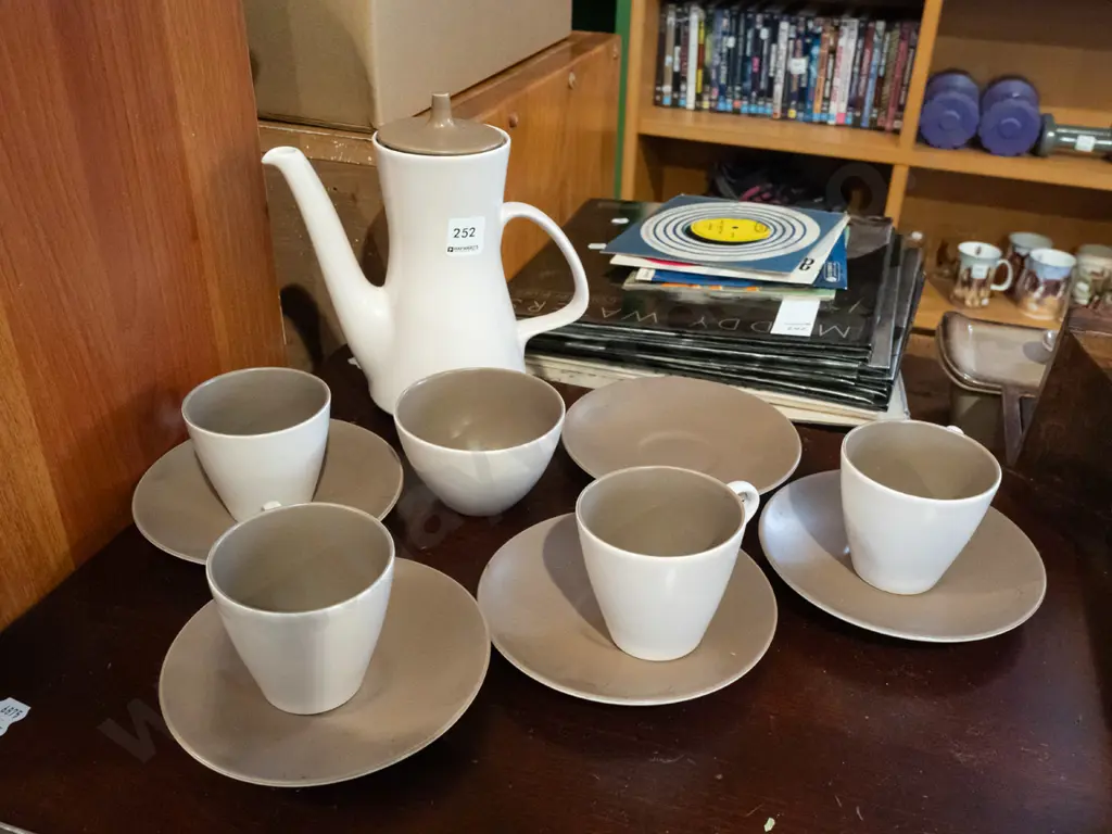 Poole 11 piece coffee set Image 1++