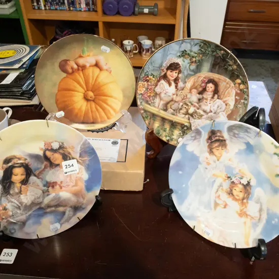 Anne Geddes picture plate, 3x Petite Angel cabinet plates