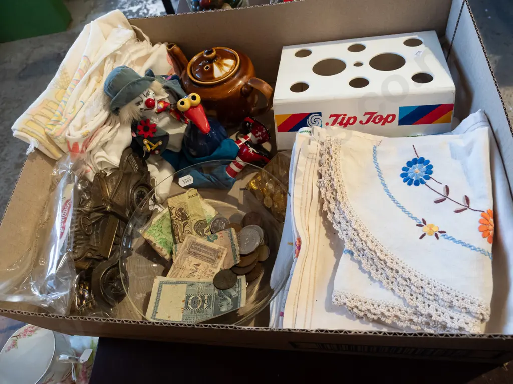 box; flour bags, linen, small teapot, coins etc Image 1++