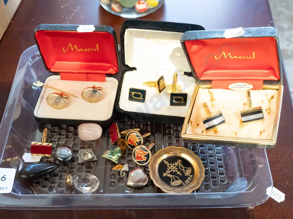 box; cufflinks, polished stones etc Image 1++