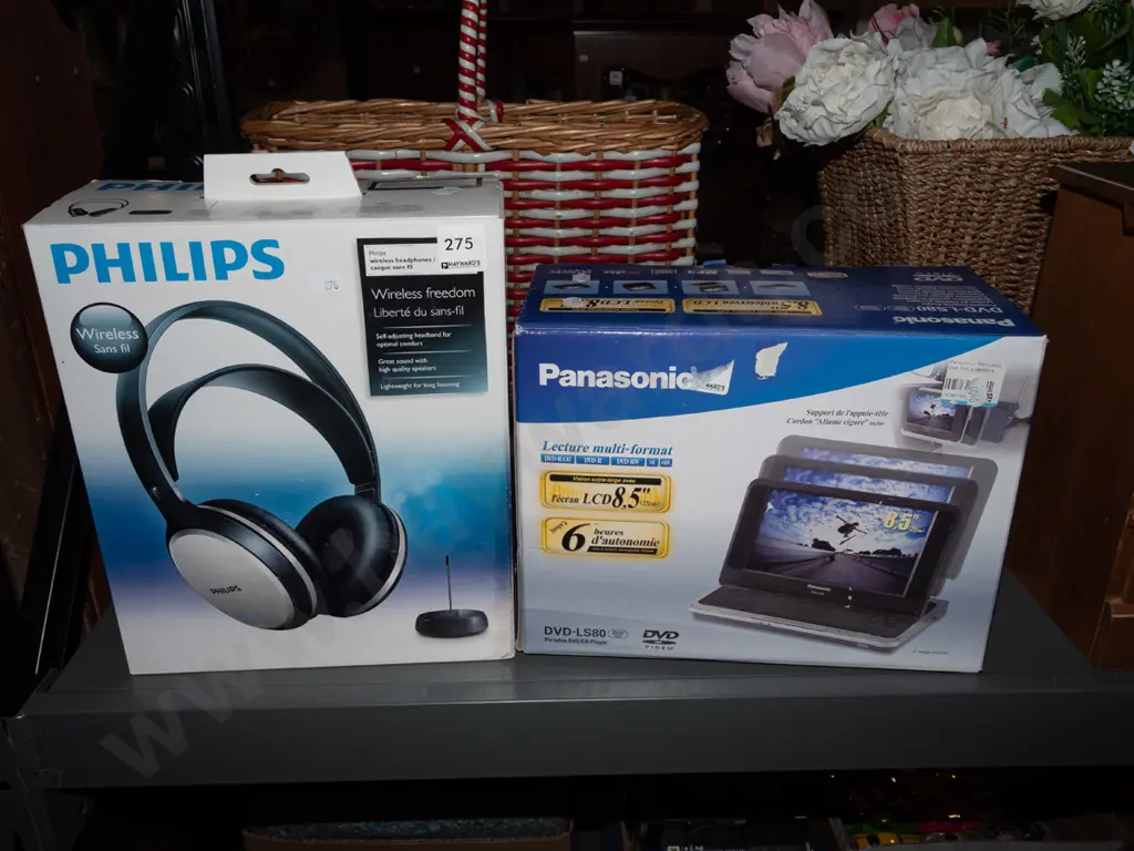 box; Phillips wireless headphones, Panasonic portable DVD player Image 1++
