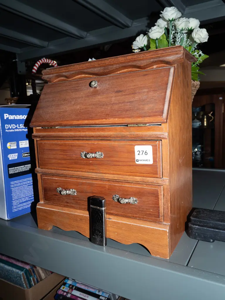 small wooden davenport style jewellery chest H285 Image 1++