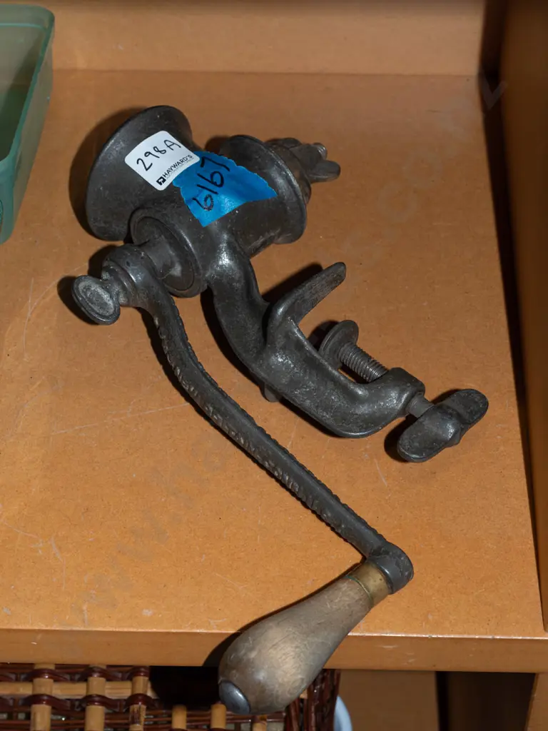 vintage LF & C USA bench-mount mincer Image 1++
