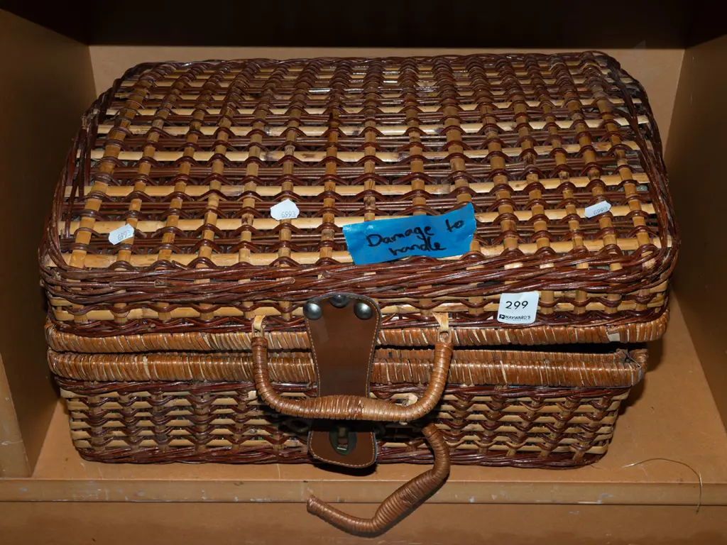 cane picnic hamper and contents - damage to handle Image 1++