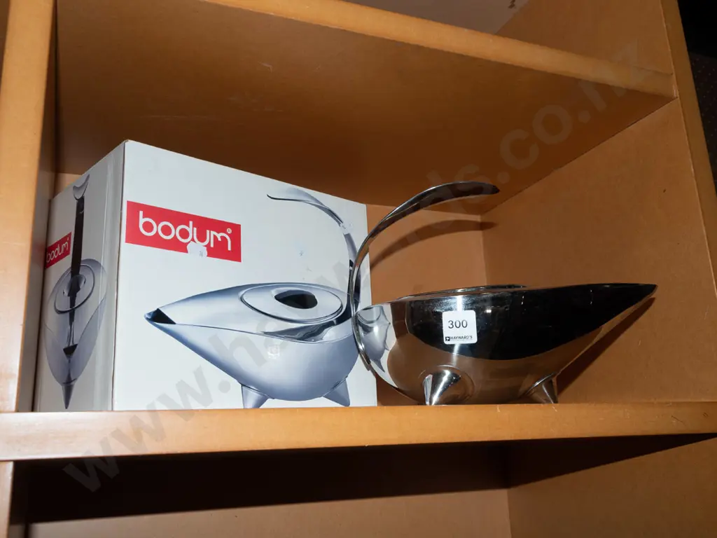 boxed Bodum designer teapot Image 1++