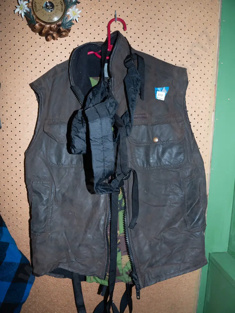 Stockmen oil skin vest, camouflage pouch, foldaway backpack Image 1++