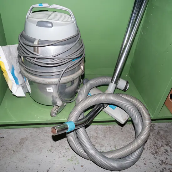 Nilfisk vacuum cleaner with additional bags