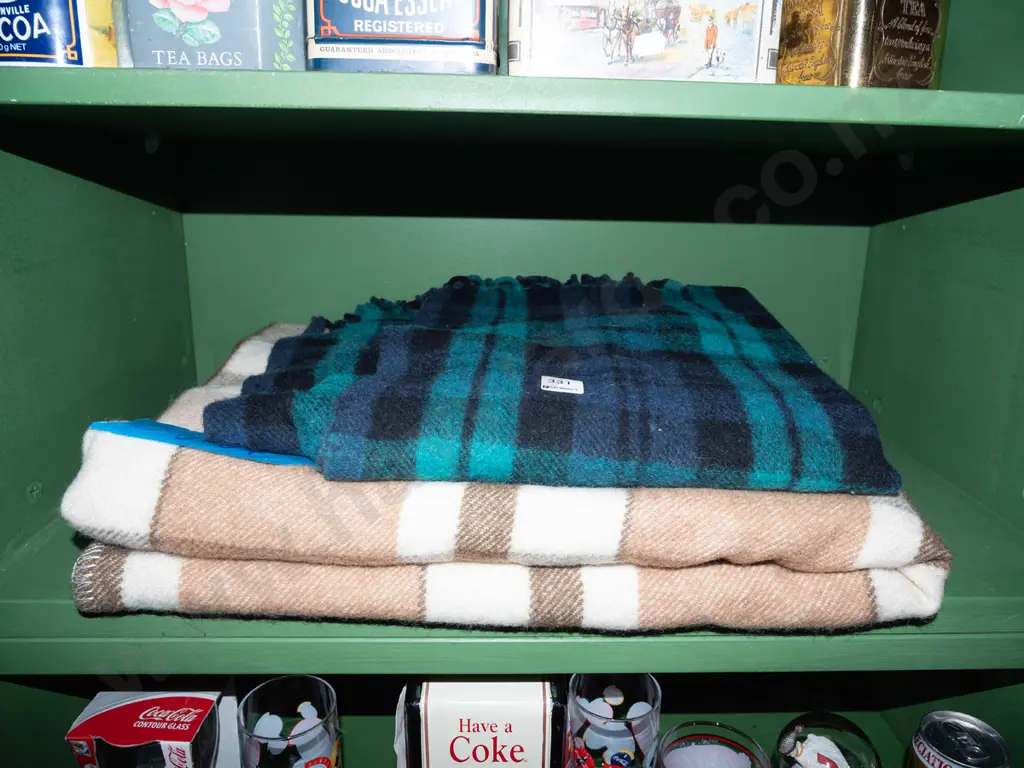 checked woollen blanket, checked travel rug Image 1++
