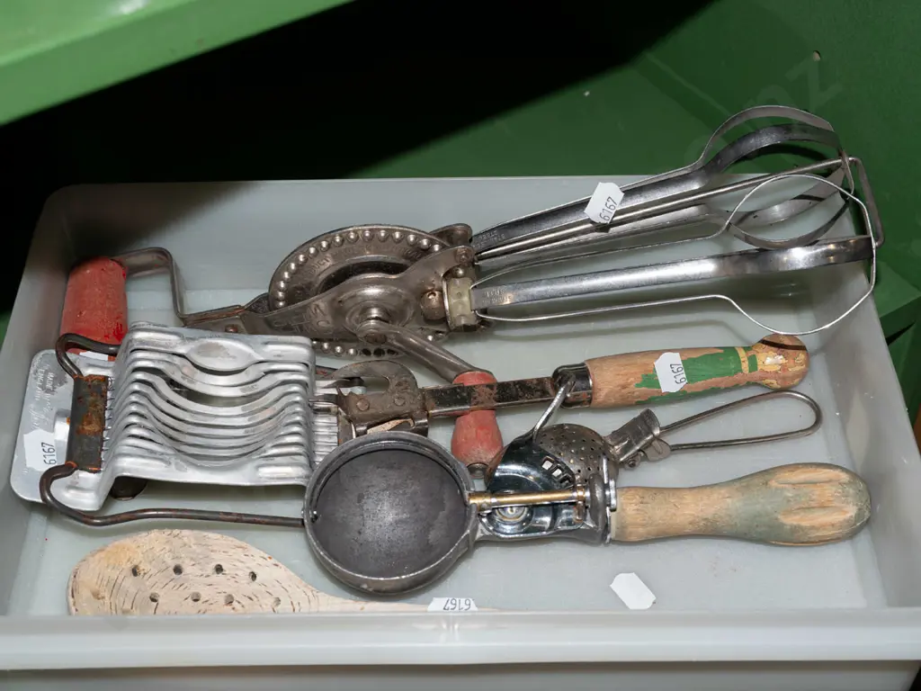 tray of kitchen utensils Image 1++