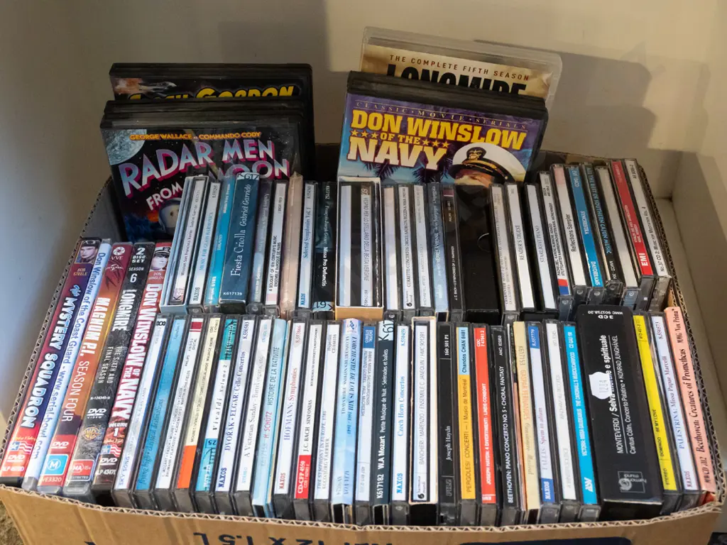 box; CDs, DVDs Image 1++