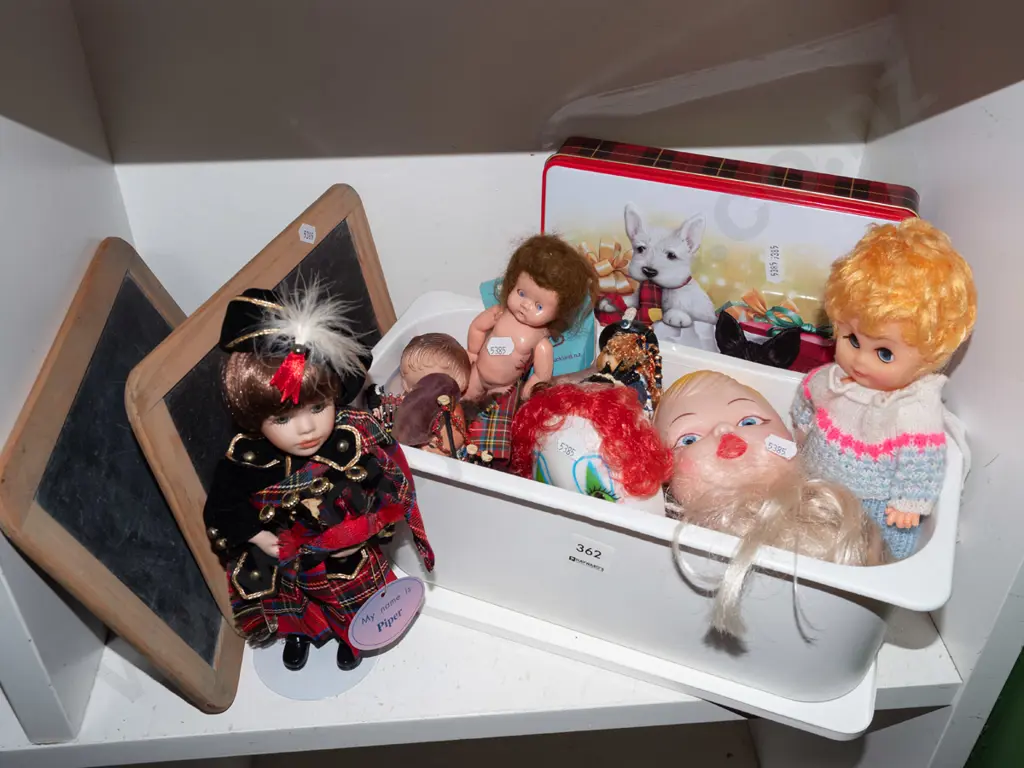shelf; various dolls, tin, 2x small old school slates Image 1++