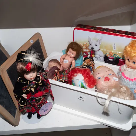 shelf; various dolls, tin, 2x small old school slates