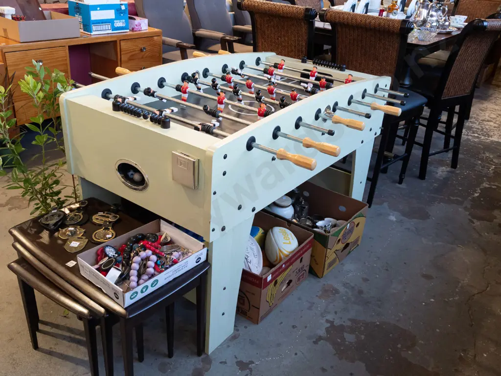 Nood foosball table - balls in office Image 1++