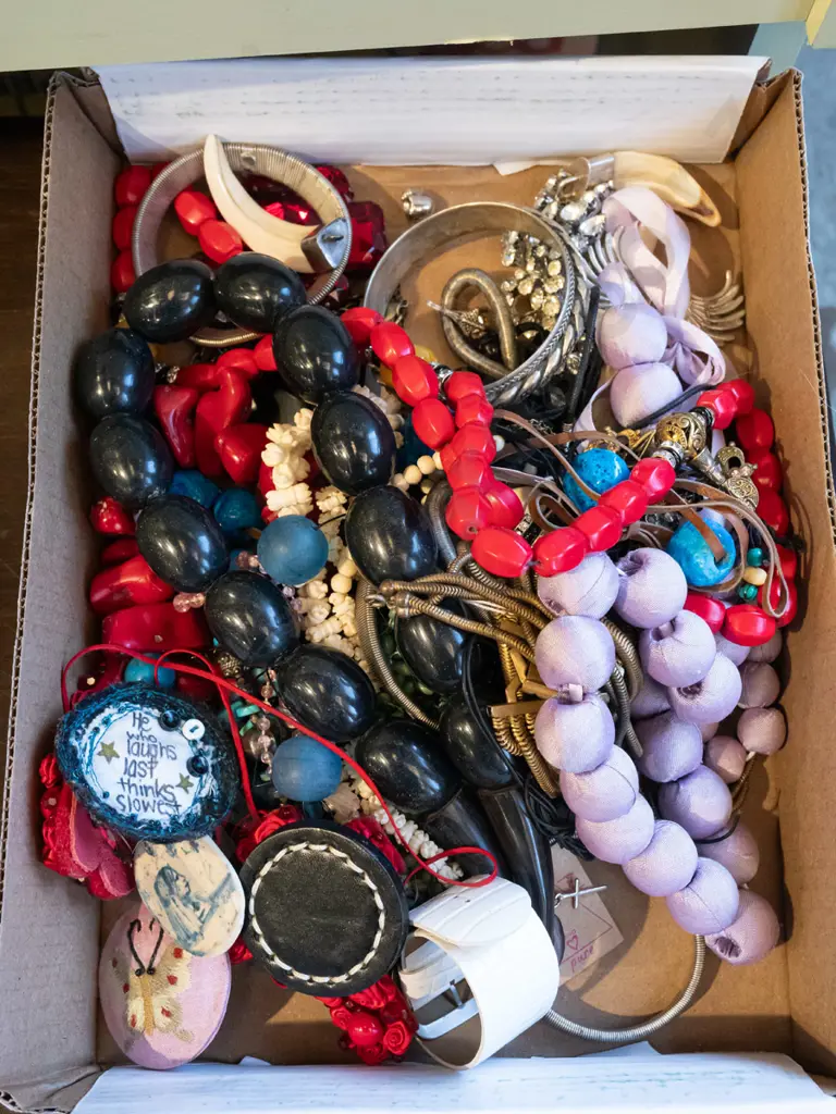 box of costume jewellery Image 1++