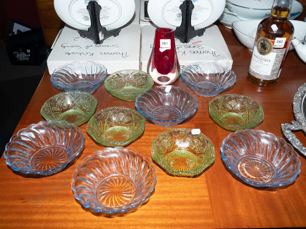 various sweet dishes, art glass vase H150 Image 1++
